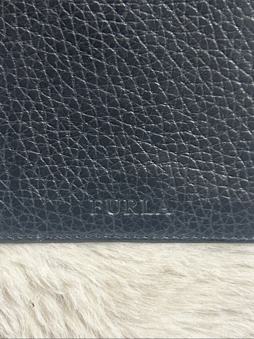Furla black pebbled leather passport holder GUC Unisex - Picture 2 of 11